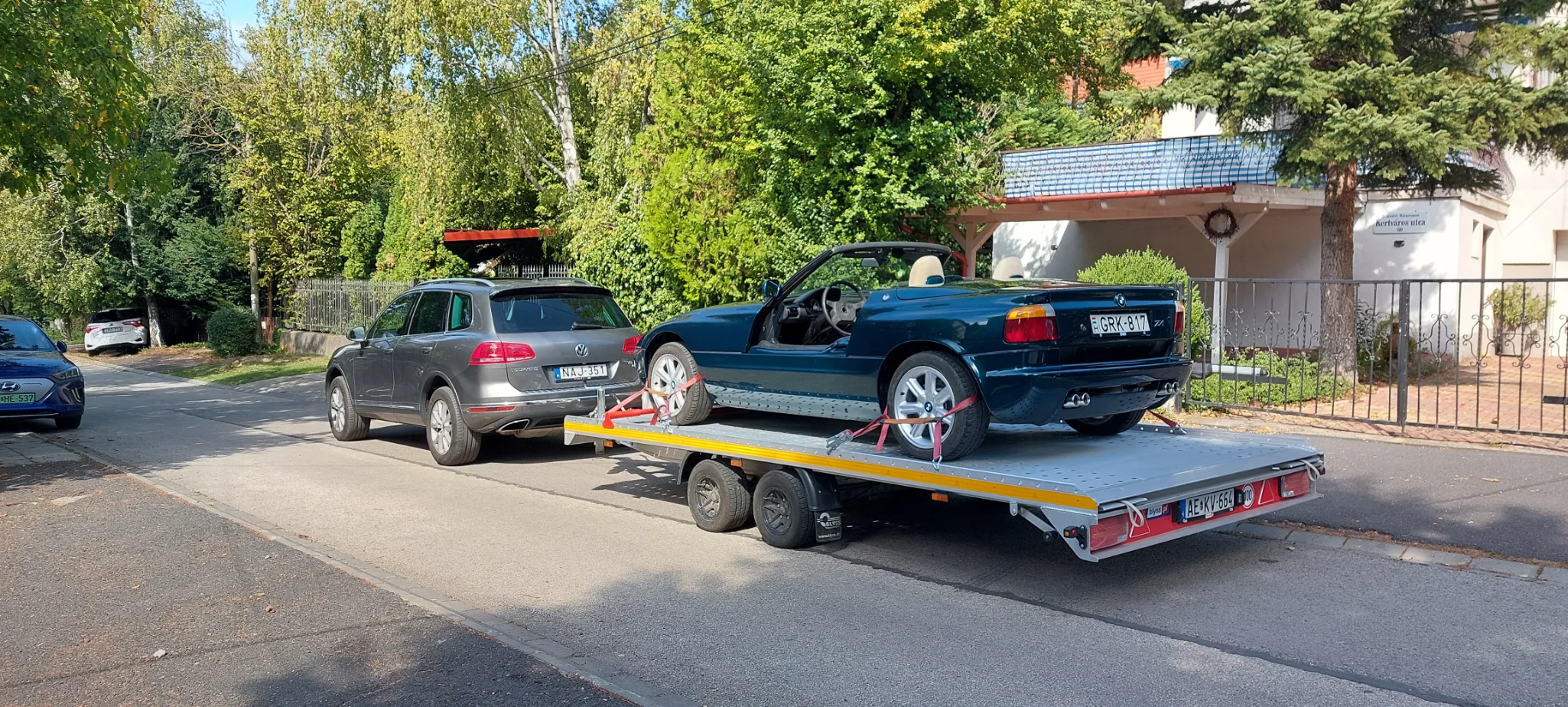 Autómentő szolgáltatás gyorsan és biztonságosan menti el az elakadt járművet az úton