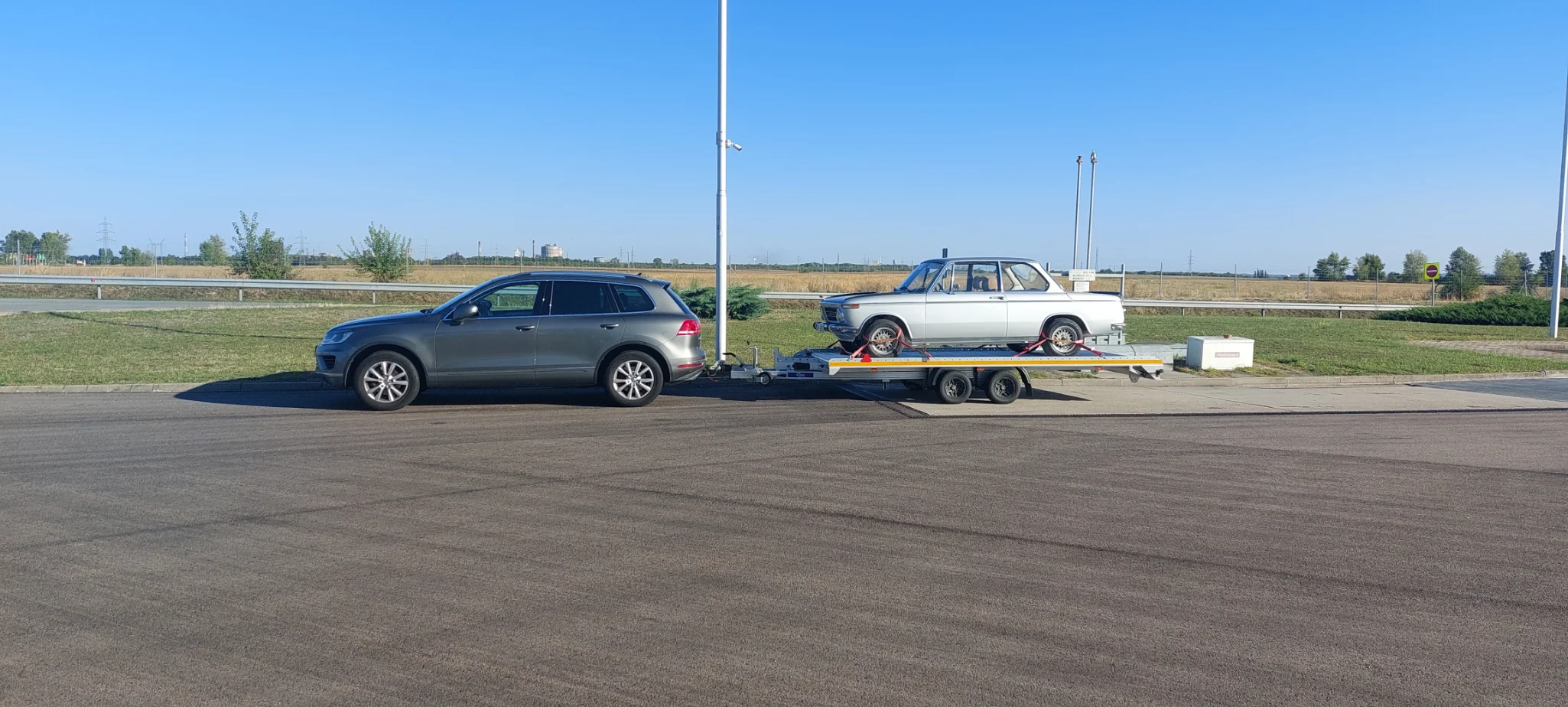 Autómentő szolgáltatás Budapesten gyorsan és megbízhatóan egy forgalmas városi úton